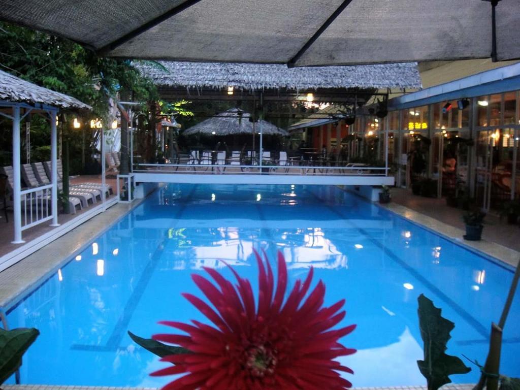 Honiara Hotel Экстерьер фото